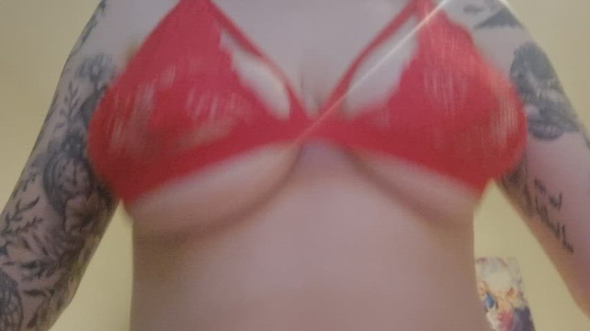 Trying to hypnotise you with my titties - free porn video