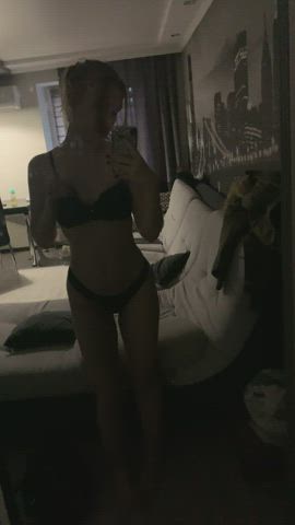 Come get naked with meBlondie looking to get clapped - free porn video