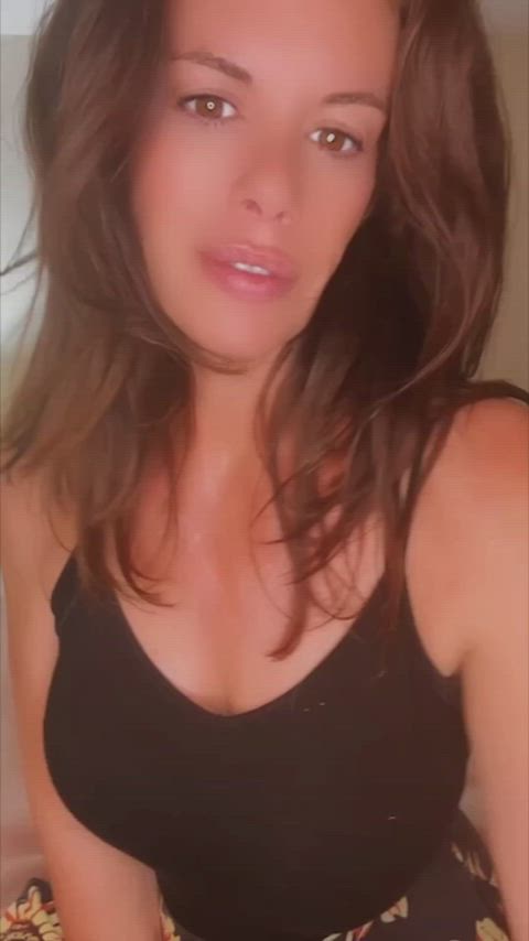 My New Year's resolution is to play with my pussy more.. on camera. - free porn video