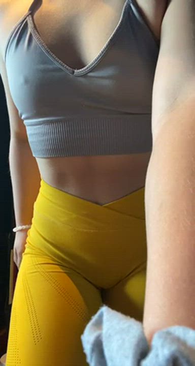 What do you think of my leggings today?☺️💛 - free porn video