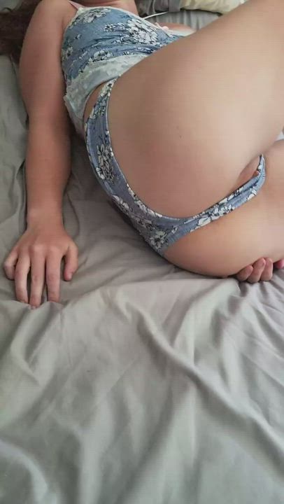 I prefer to not wear panties for easier access - free porn video