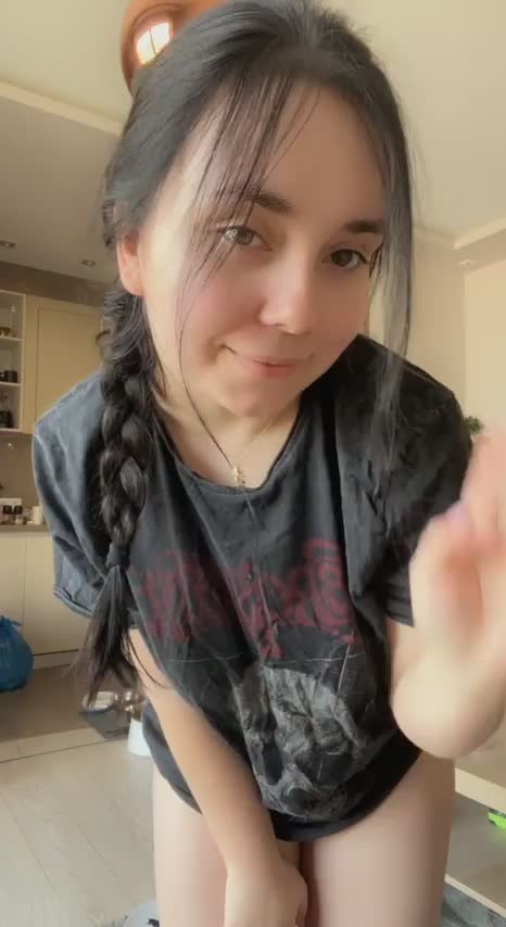 I really like wearing oversized tshirts to college to hide my body - free porn video