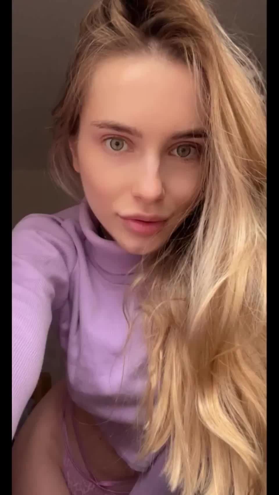 Cute teeny prepeared her juicy boobies for your loads😋 - free porn video