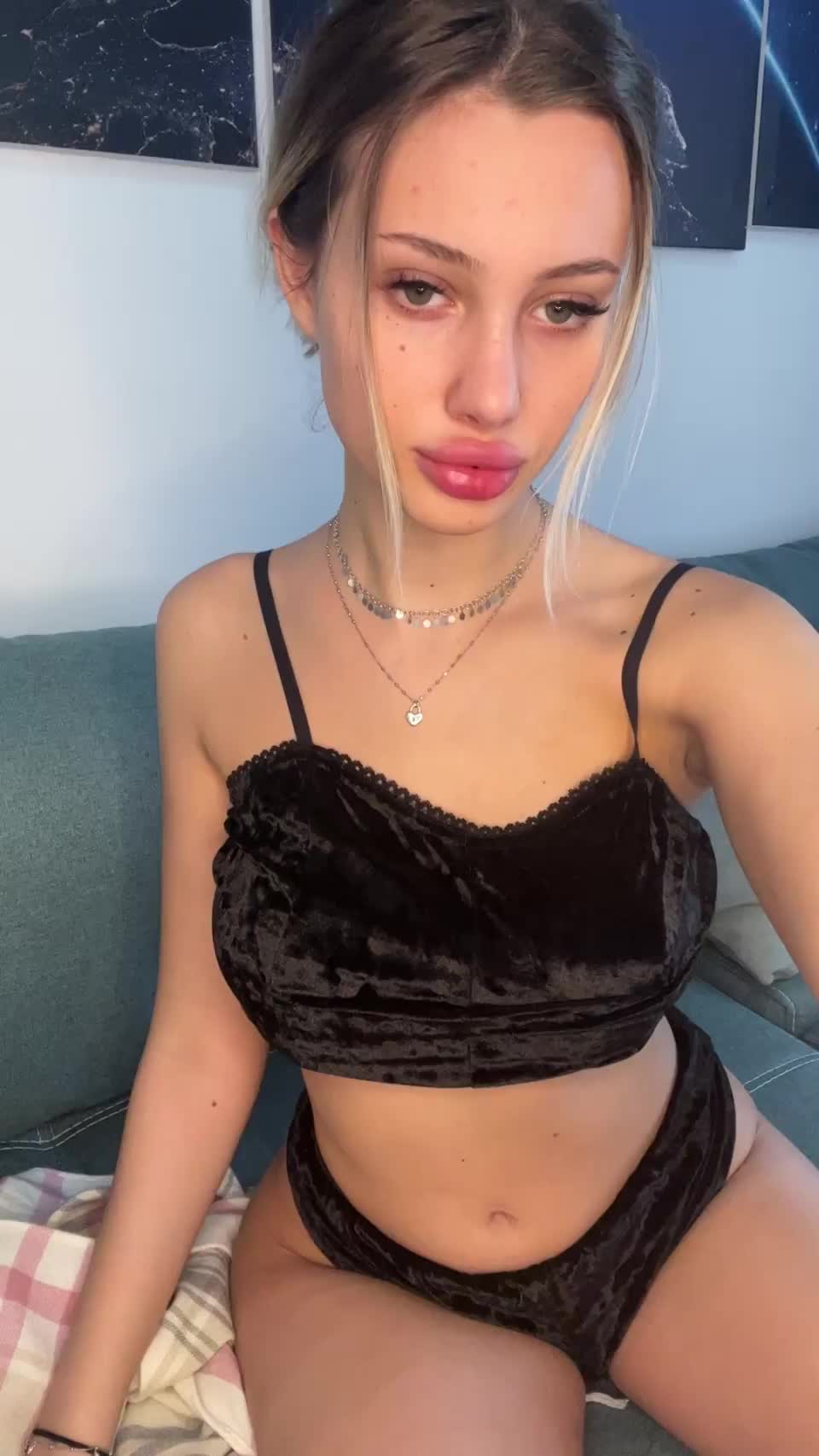 Good gal with a dirty mind - free porn video