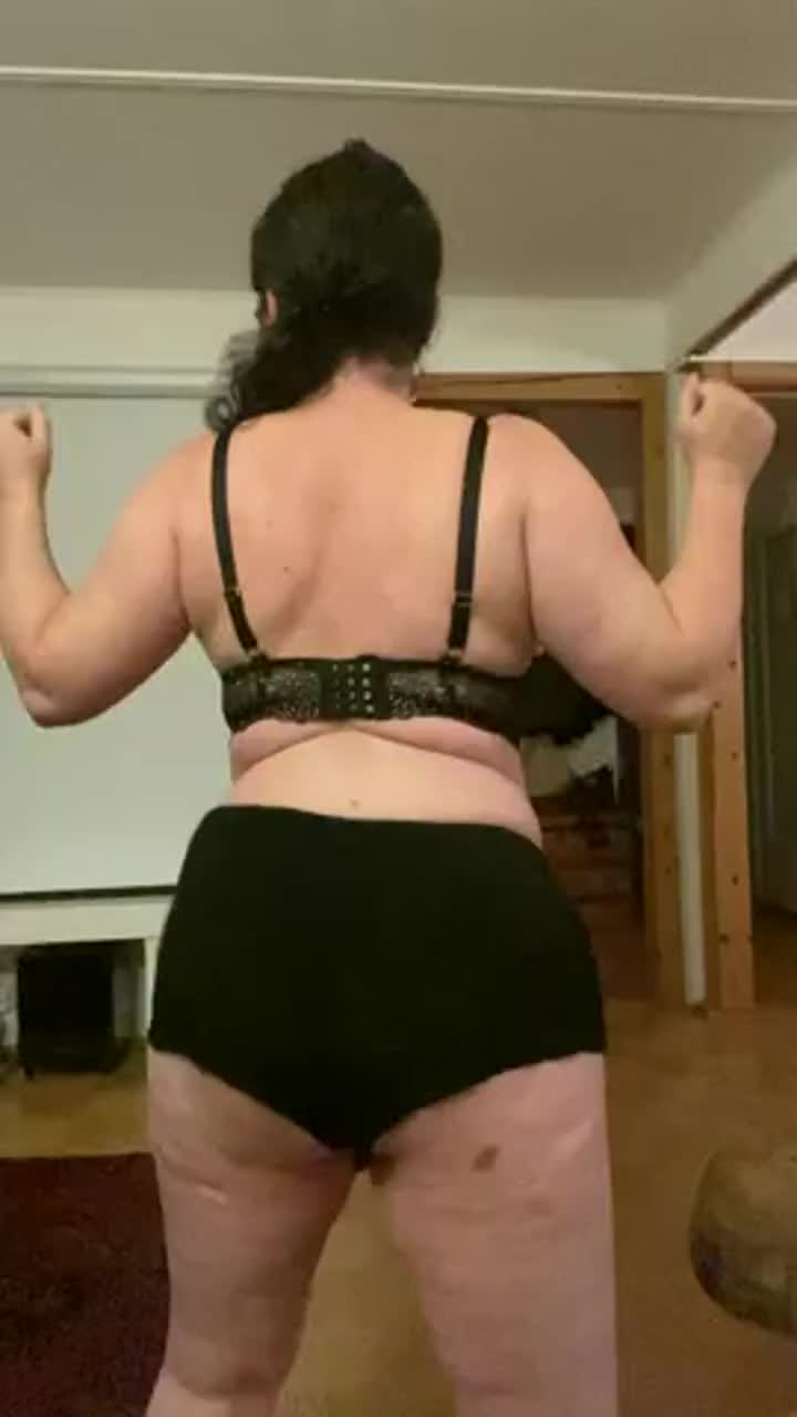 I’ll let you cumm inside me if you eat me out before - free porn video