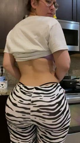 From the second my gooner boyfriend gets home, I’m teasing him until he fucks me silly - free porn video