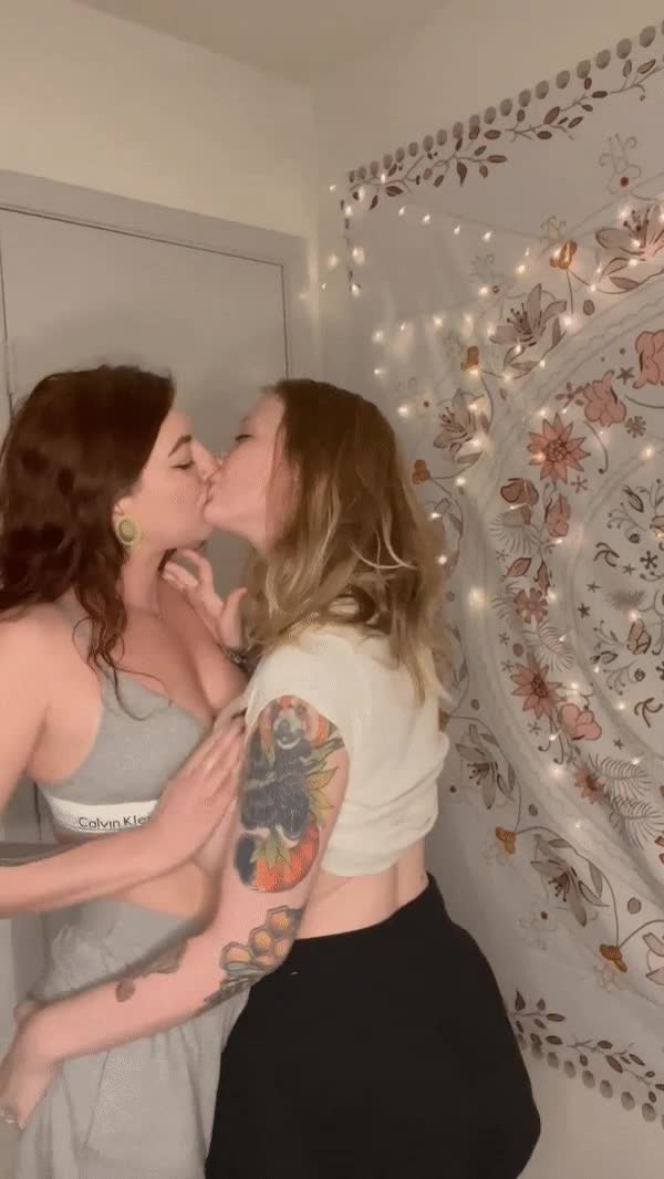 I love making out with my bestfriend - free porn video