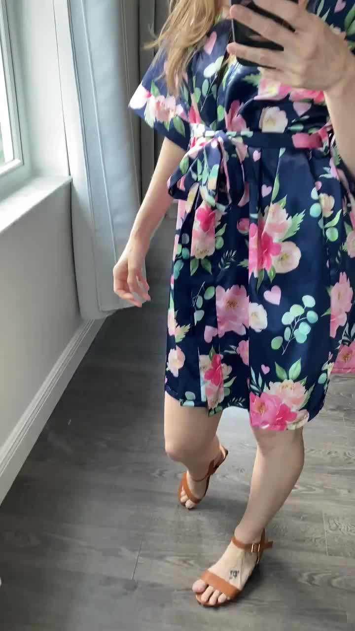Tiny little yoga mom - free porn video