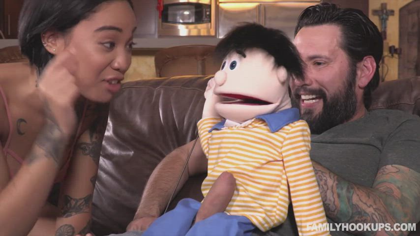 Honey Gold Blowing a Muppet [Muppets] - free porn video