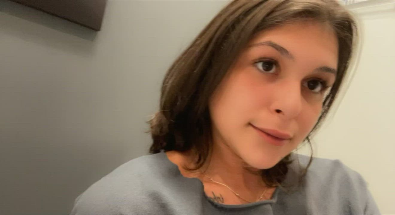 Would you give my innie a wet kiss? 😍 - free porn video
