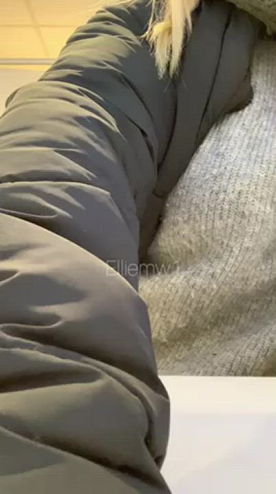 Airport flash 😈 [GIF] - free porn video