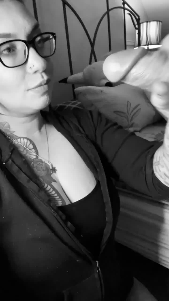 Could you fill this pretty mouth? 🤤 - free porn video