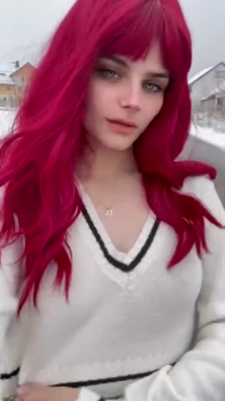 On the way to my graanny's for dinner, wanted to show you my teen tits quickly... hopefully no one saw me - free porn video