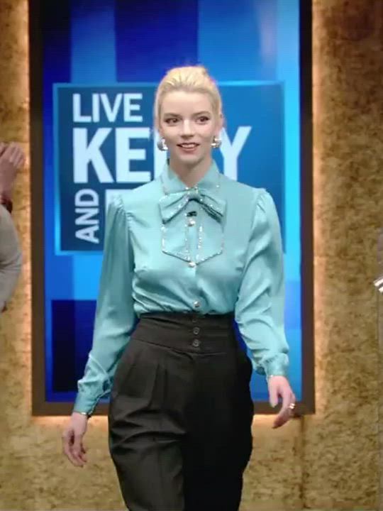 Anya Taylor-Joy showing off her braless bouncing breasts - free porn video