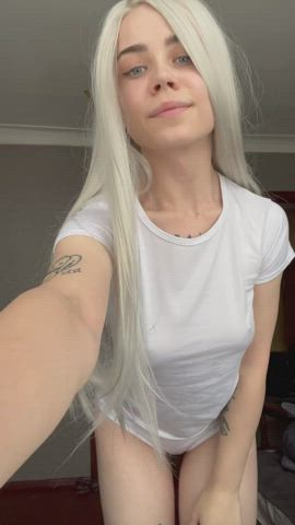 I need someone’s face to sit on, any volunteers? - free porn video