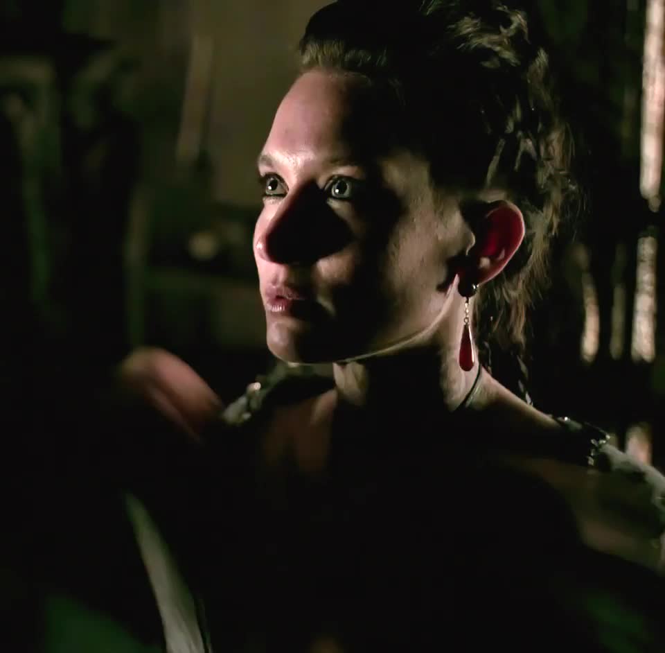 Birthday Babe: Josefin Asplund in Vikings [S4E18-2017] - free porn video