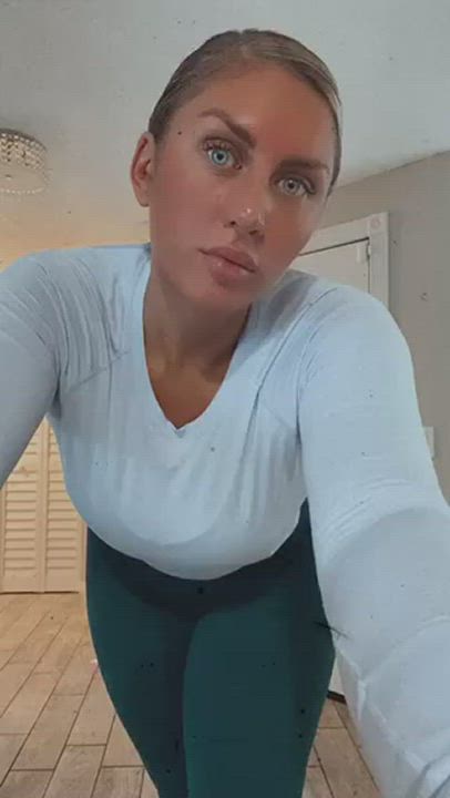 Goon…I’m the dumb air headed bud with a fat ass that my friends always wanna be around for some reason…I don’t know why - free porn video