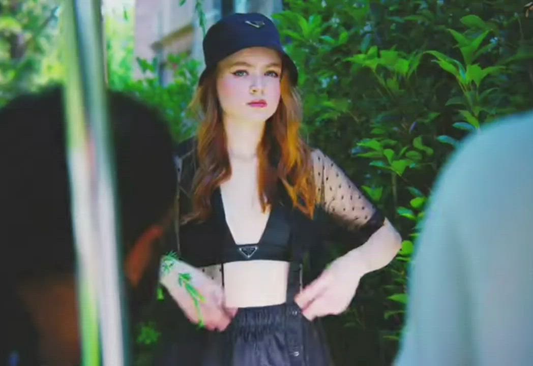 Sexy little redhead, Sadie Sink! - free porn video