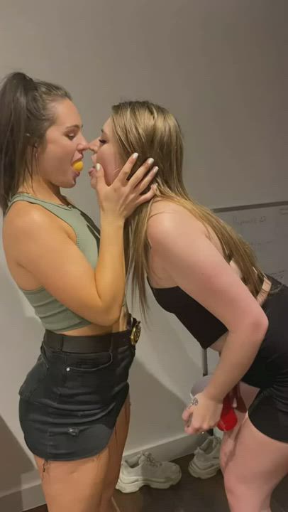 Red solo cup in her hand explains it all - free porn video