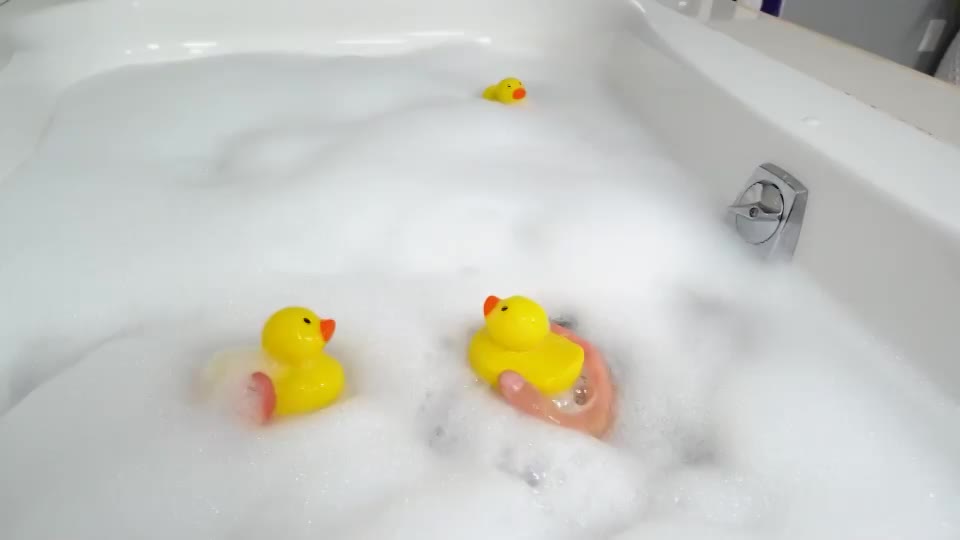 Nothing wrong with sharing a bath! - free porn video