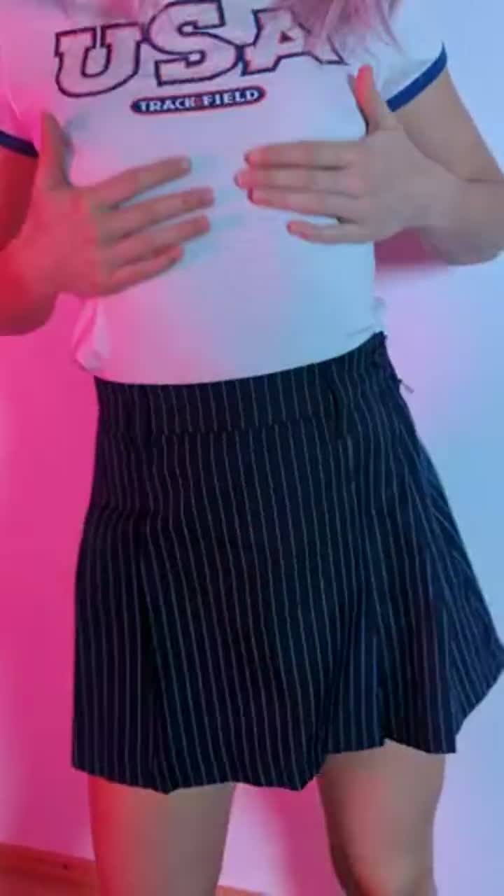 Cheerleader Lapdance With Giant Nipple Reveal - free porn video