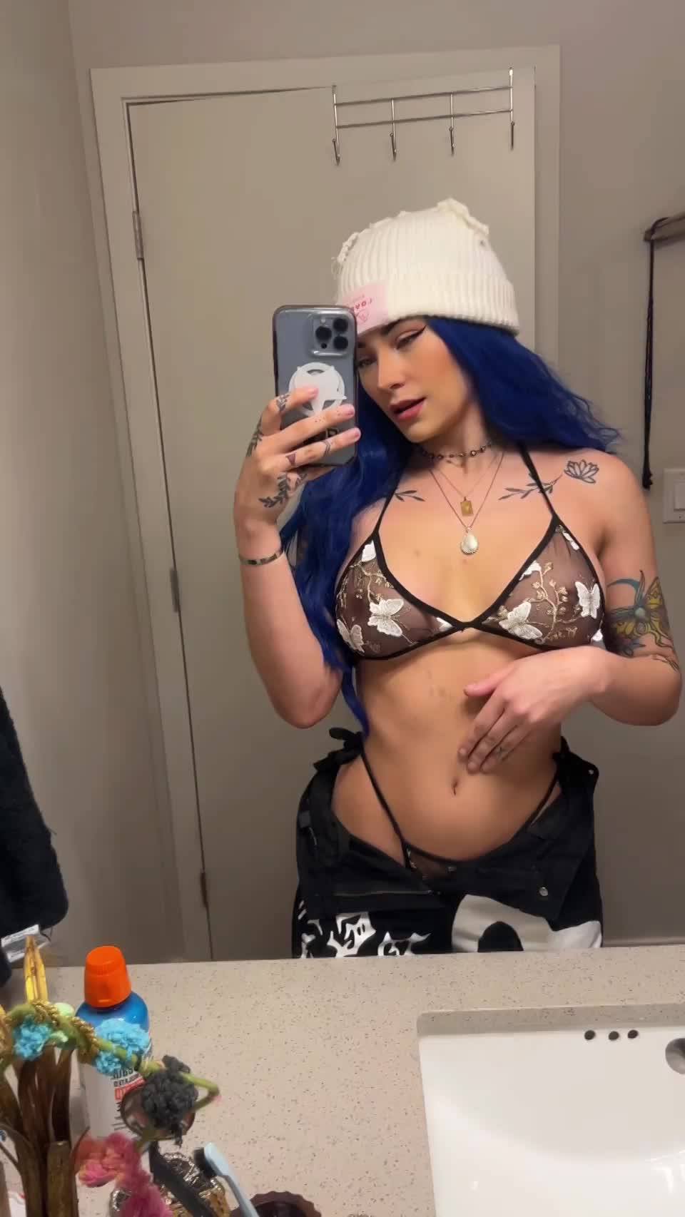 This top leaves nothing to the imagination - free porn video