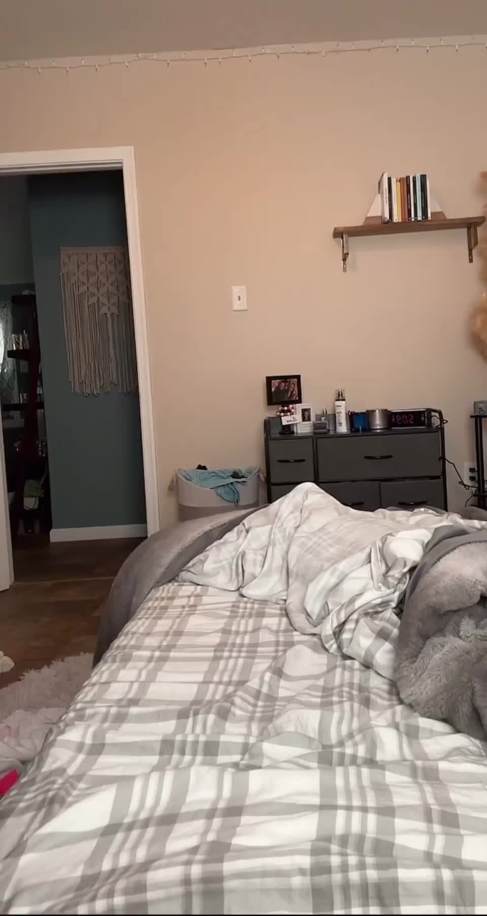 Can't hide with that bounce - free porn video