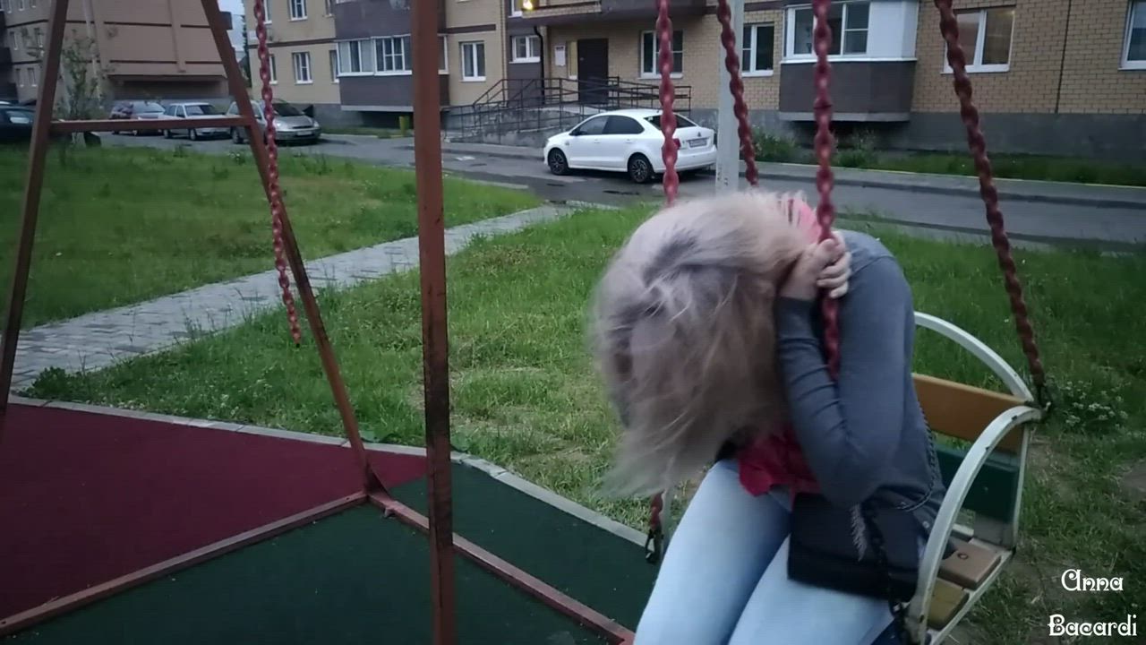 walk around the city with a vibrator on the remote control - free porn video