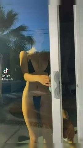 Anyone know her name? Seen her before so i guess she’s quite famous - free porn video