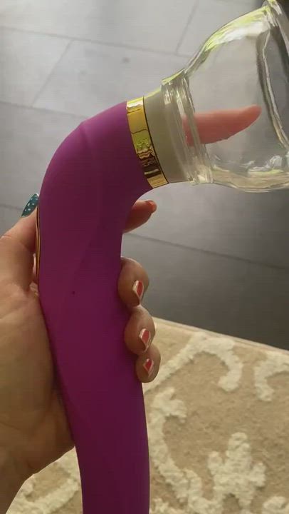 All right ladies,dadada...Do you love the rhythm such as tongue clip your pussy? - free porn video