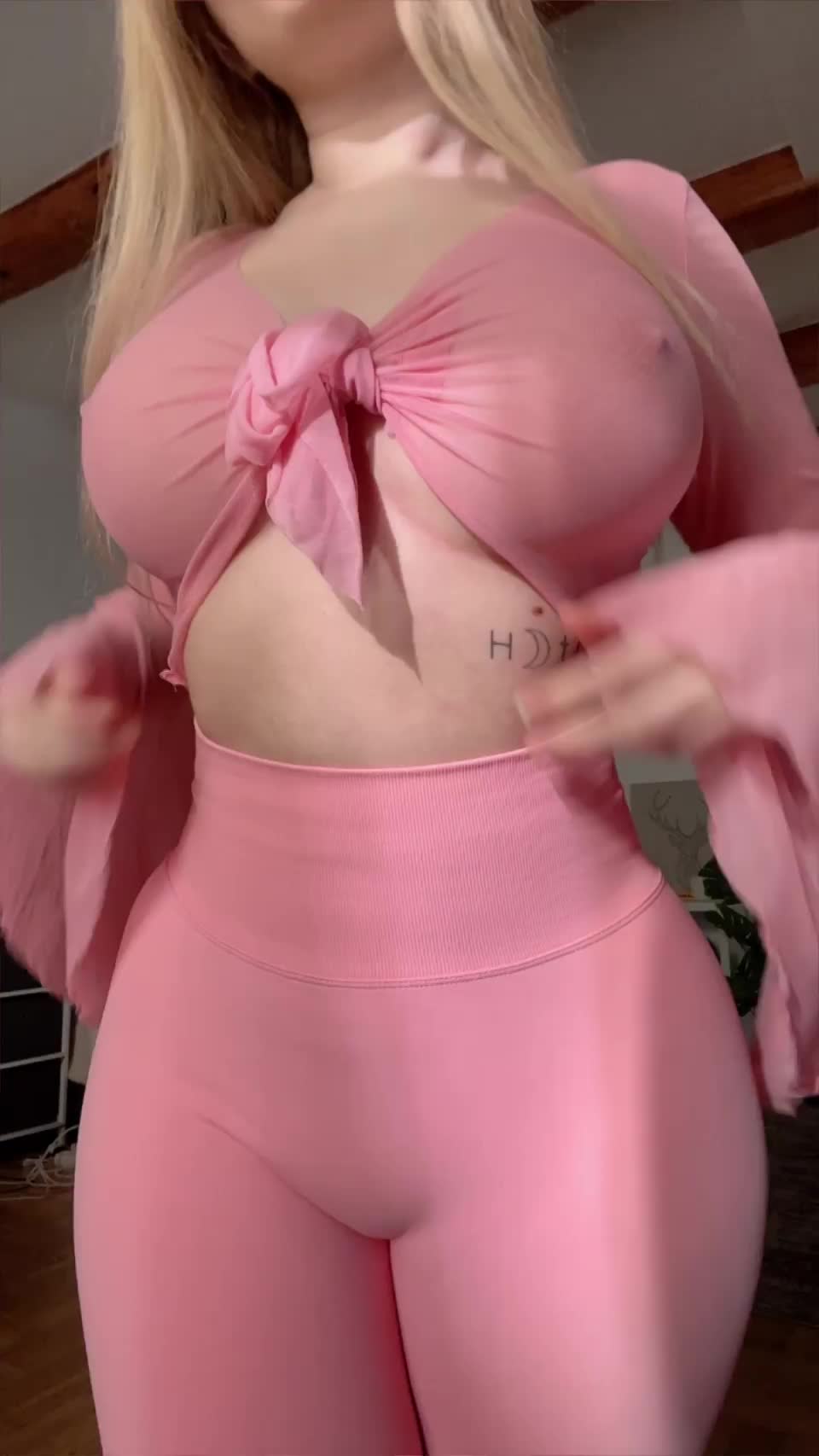 Your next door girl has a pretty big size! [OC] - free porn video