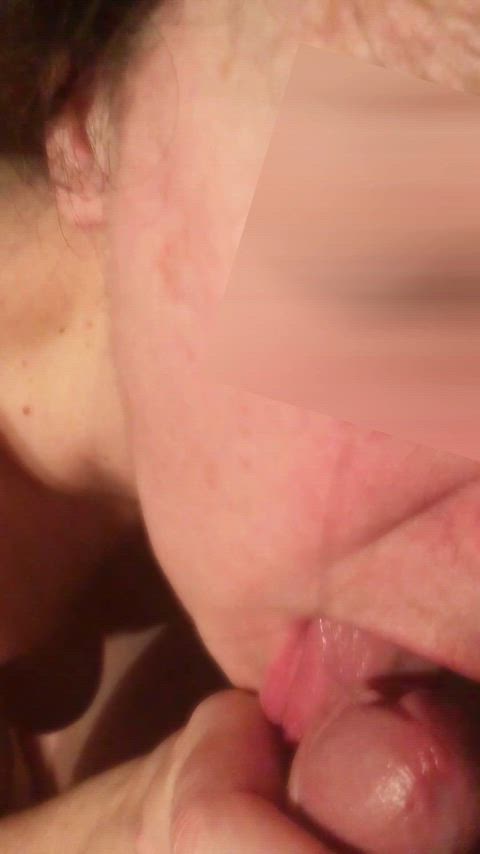 My wife says that she likes to watch me cum. She always makes sure to lick the tip to finish! - free porn video