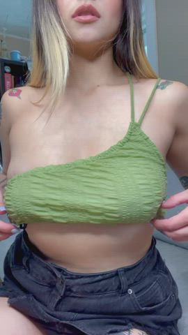 You’re never gonna find me wearing a bra! Like seriously, ever! - free porn video