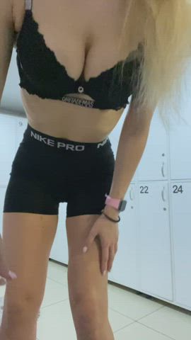 hi. Im here at kocker room waiting for you - free porn video