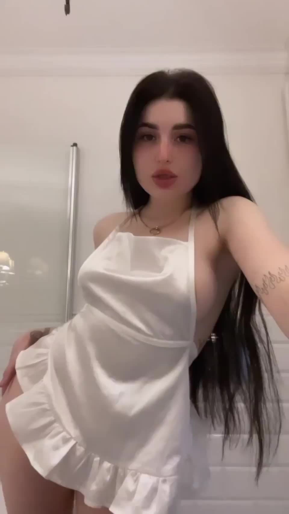 20 yo housemaid. Do you need clining? - free porn video