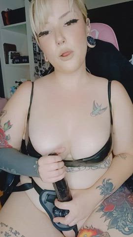 you wanna come suck it for me? - free porn video