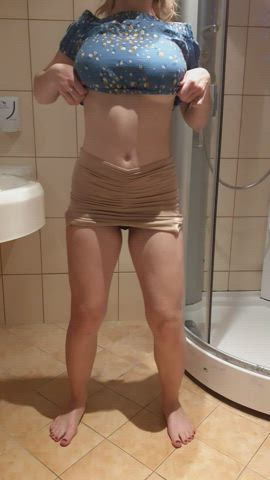 Do you like it when the titties drop? - free porn video