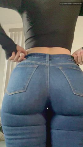 Mom had something to show you in the dressing room - free porn video