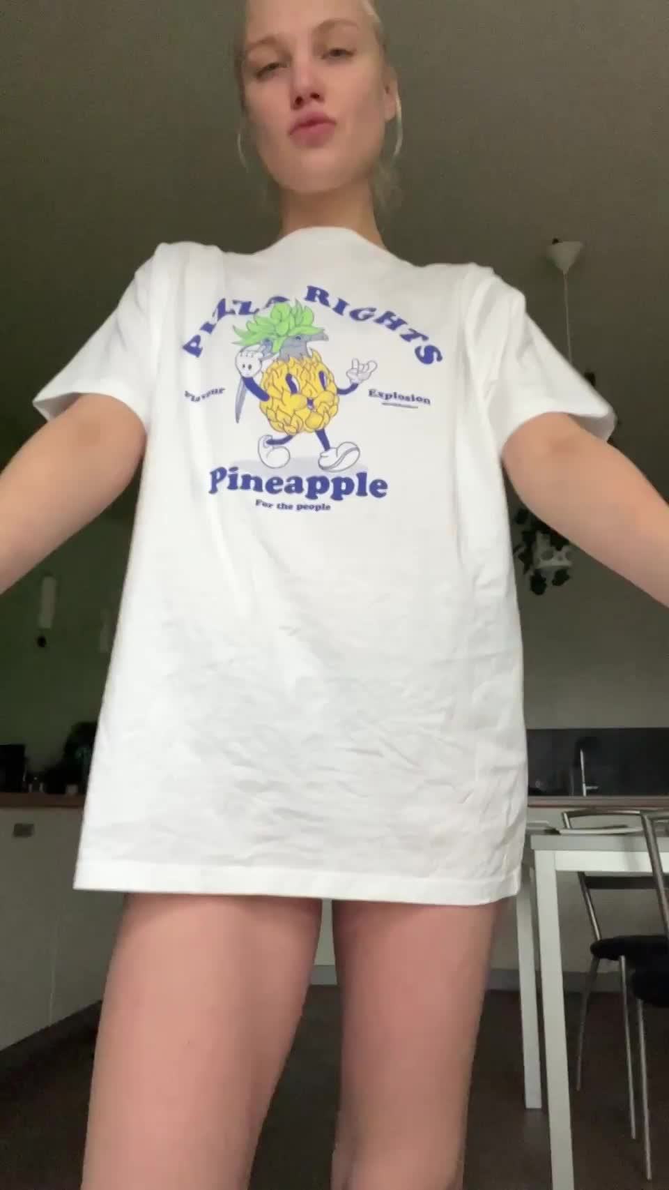 Full nude so that you can assess my body - free porn video