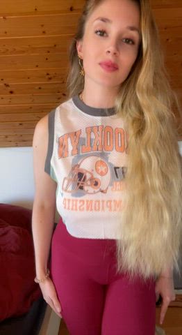 I love my red yogapants! do you like them? - free porn video