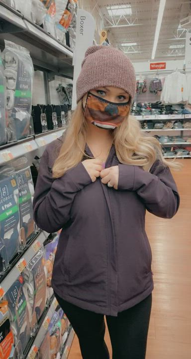 I hope the Walmart security guys like my big areolas : ) - free porn video