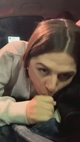 Home video of a Cute teen girl who likes to suck cock and eat cum in car 💥😋 - free porn video