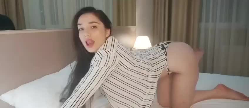 What is the appropriate moment to undress? - free porn video