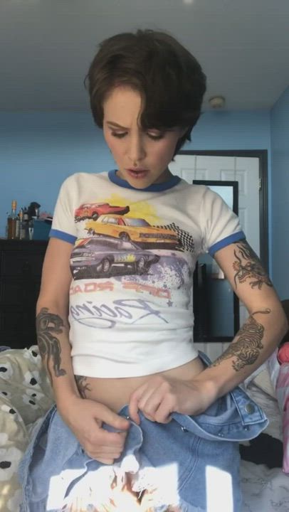 anyone know this tattooed cutie? - free porn video