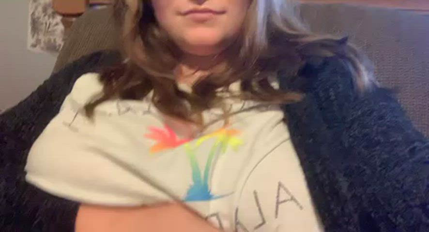 Me and my huge melons say hello 🥰 - free porn video