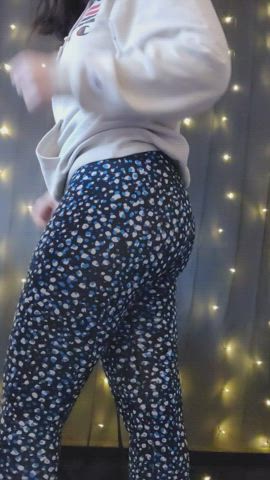 In case you were looking for a brunette with a big ass--I'm the definition of a pawg! - free porn video