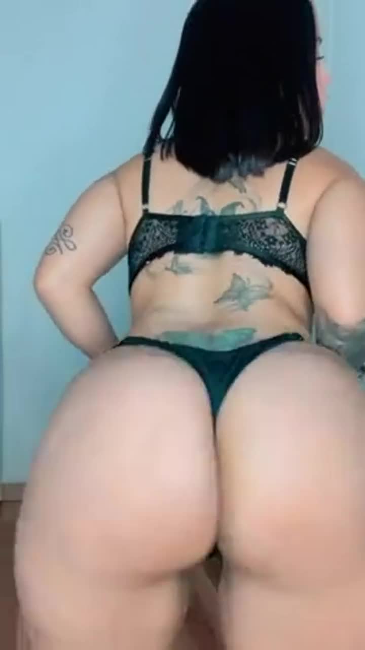 Do you prefer thicc Asian MILFs? - free porn video