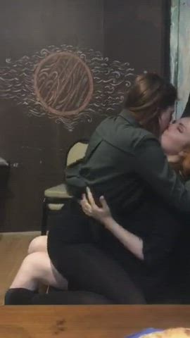 Hot girls making out - free porn video
