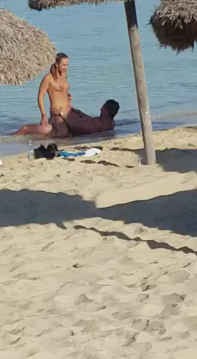 Beach Fuck - free porn video
