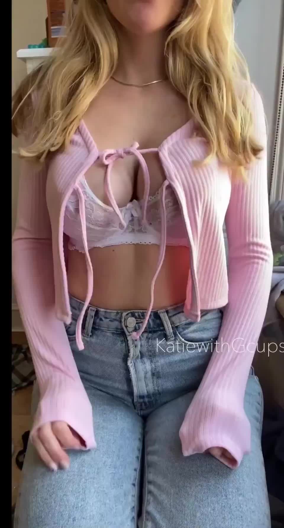 Your daily dose of your favorite bouncy blonde girl! 💕😌 - free porn video